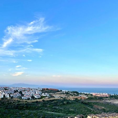 Top Sea View Apartment - 7 Minutes To Sotogrande Castillo de Sabinillas Eksteriør billede