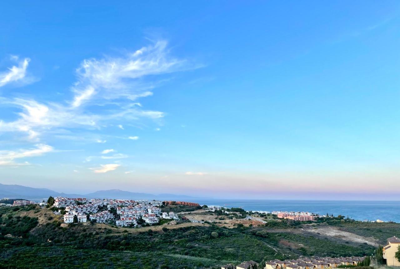 Top Sea View Apartment - 7 Minutes To Sotogrande Castillo de Sabinillas Eksteriør billede